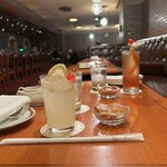 オールドインペリアル バー - 帝国ホテル 東京　オールドインペリアルバー　レモンスカッシュとシンガポールスリング