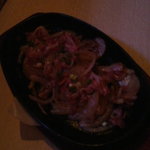 酒菜キッチン ぽかんと - 豚ののど軟骨とオニオンの黒コショウ炒め