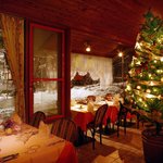 Auberge de Primavera - 雪が積もった中庭を眺めながらのクリスマスディナーは本当にロマンチックです！