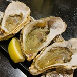 Oyster & Smoked Bar Sango - 広島産生牡蠣