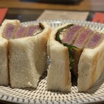 イワナガ食堂 - ④A5宮崎牛サーロインのブルーチーズを使ったカツサンド