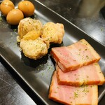 Oyster & Smoked Bar Sango - うずら、アンコウ、ベーコンのスモーク