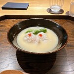 御料理 ふじ田 - 炊き合わせ：ハモ＆函館産アスパラの素揚げ、白味噌仕立て