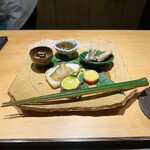御料理 ふじ田 - 八寸：焼きなす田楽、銚子産目光の南蛮漬け、秋田産もずく酢、あぶらぼうずの味噌漬けナス挟み焼き、さつまいもレモン煮