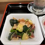 味の笛 - ２５０円の真タコとズッキーニ バジルアンチョビ炒め