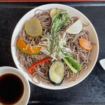 つけ蕎麦和だす - 8種類野菜素揚げ蕎麦 760円