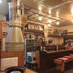 鶏や 今泉 - 意外と広い店内。