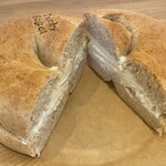 ラッキー ベーグル - 全粒粉クリちゃん！