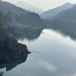 ラッキー ベーグル - 奥が八ッ場ダム！