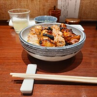 伊勢廣 京橋本店 - 焼鳥4本丼(団子、もも肉、皮身、レバー) 2,300円 ♪