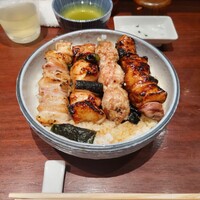 伊勢廣 京橋本店 - 焼鳥4本丼(団子、もも肉、皮身、レバー) 2,300円 ♪
