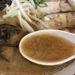 かめやラーメン - 濃厚な味わいの味噌スープ