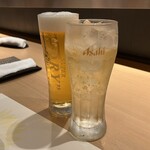 鮨アカデミー樹 - スーパードライ生770円とスーパーニッカハイボール770円