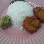 ラフィーの美しい森 - 石のまな板でゴリゴリしてくれた川魚パクチーボルタ、インゲンボルタ、揚げたてのダウレルボラ、オン・バスマティライス 要予約