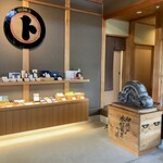 蔵元料理 マルト醤油 - 店内_土間