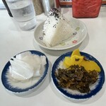 長浜ラーメン 一心亭 - おにぎりと漬物達！