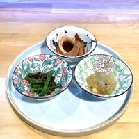 中国意境菜 白燕 - 前菜3種盛 ササゲの麻辣、茄子とクラゲの酸辣、イカのピリ辛煮込