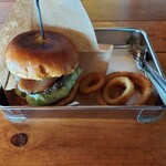 Cow Burgers - COW BURGERとオニオンフライ