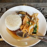 タイ料理の店六庵パヤット - ガパオ タレー ラッカオ　2100円