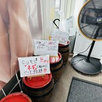 RAMEN HITONI YASASHIKU - 【店内】