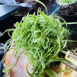 RAMEN HITONI YASASHIKU - 【ねぎ肉こってり＝九条ねぎ】
