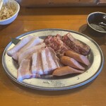 大衆焼肉 やまにく - ランチAコース@1080 お肉選択は豚バラ、トントロ、ウインナー、牛カルビで