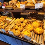 パーネデリシア - 右端見切れに2番人気のカリカリメロンパン