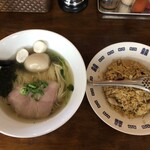 麺屋 エイト - 塩ラーメンと半チャーハン
