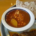 インディアン・レストラン　ロタ - チャナダルとジャガイモ入りビーフキーマカレー