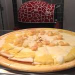 オールデイダイニング カリフォルニア - ライブキッチン　桃のピザ