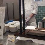 オールデイダイニング カリフォルニア - ライブキッチン　マンゴーモンブラン