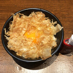 らぁめん 信 - マグマ塩で食べる卵かけご飯（350円）