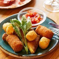 モッツァレラのフリット　モッツァレラ　カロッツァ　アランチーニ