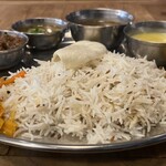 SpiceMaMa - スーパーフル（副菜含め６種）　1600円（税込）