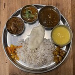 SpiceMaMa - スーパーフル（副菜含め６種）　1600円（税込）