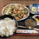 山下家 - 肉野菜炒め定食