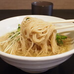 弘明寺丿貫 - 栄螺と蛤の冷やし蕎麦　麺リフト