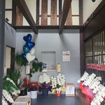 FukuFuku - 店舗入口。下靴のまま、店内に入れます。