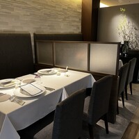 レスプリシナノ - 店内はこんな感じ。落ち着いた印象です。
