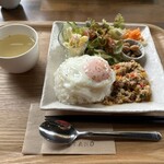 nostalgic cafe bar STAND - 料理写真:ガパオライスは、タイ料理なん屋根(^^;)
