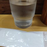 手打ちラーメン 清仁軒 - お冷とおしぼり