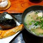 灼味噌らーめん 八堂八 - おにぎり秋鮭ハラスモツ煮汁 600円