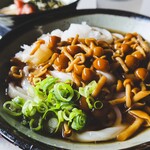 ヨコクラうどん - なめこおろしぶっかけうどん