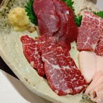 馬肉料理 吉兆 青森店 - 特選馬刺し盛り合わせ（3500円）