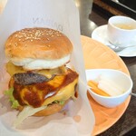 DAIBAN COFFEE cafe - ベーコンダブルチーズバーガーセット 1,630円✨キュウリと大根のピクルス、コンソメスープ、ドリンク付きです。今回はアイスコーヒーを選択♪