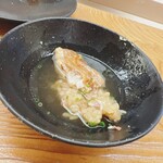 鮨おばな - 喉黒丼を半分ほどいただいたところで骨出汁でお茶漬け風にいただきます