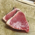 鮨おばな - 軽く藁で皮目を炙ります。気仙沼に水揚げされました