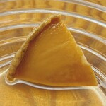 鮨おばな - メガイです。若干の日本酒と複数枚のメガイだけで蒸し上げました。旨味の厚さが違います\(//∇//)\