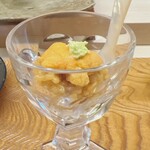 鮨おばな - 大間のムラサキウニと天草の赤ウニです。これまでいただいたウニパフェの中でナンバーワンでした