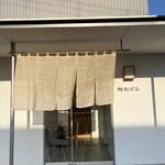 鮨おばな - 予約時間の十分前ですが、暖簾が下がっていて、鍵も開いておりました。『お暑いので・・・』と親方の心遣いに安心